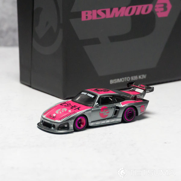 Bisimoto 935 K3V 1:64 Scale Model Car Front Quarter View